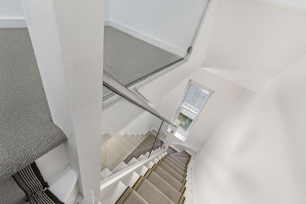 Great Spacious House With Parking And Garden Holiday home *