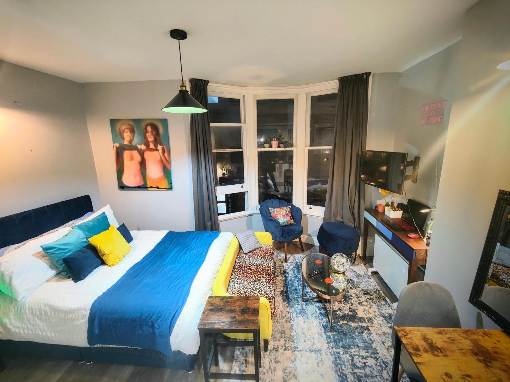 13 Apartment *