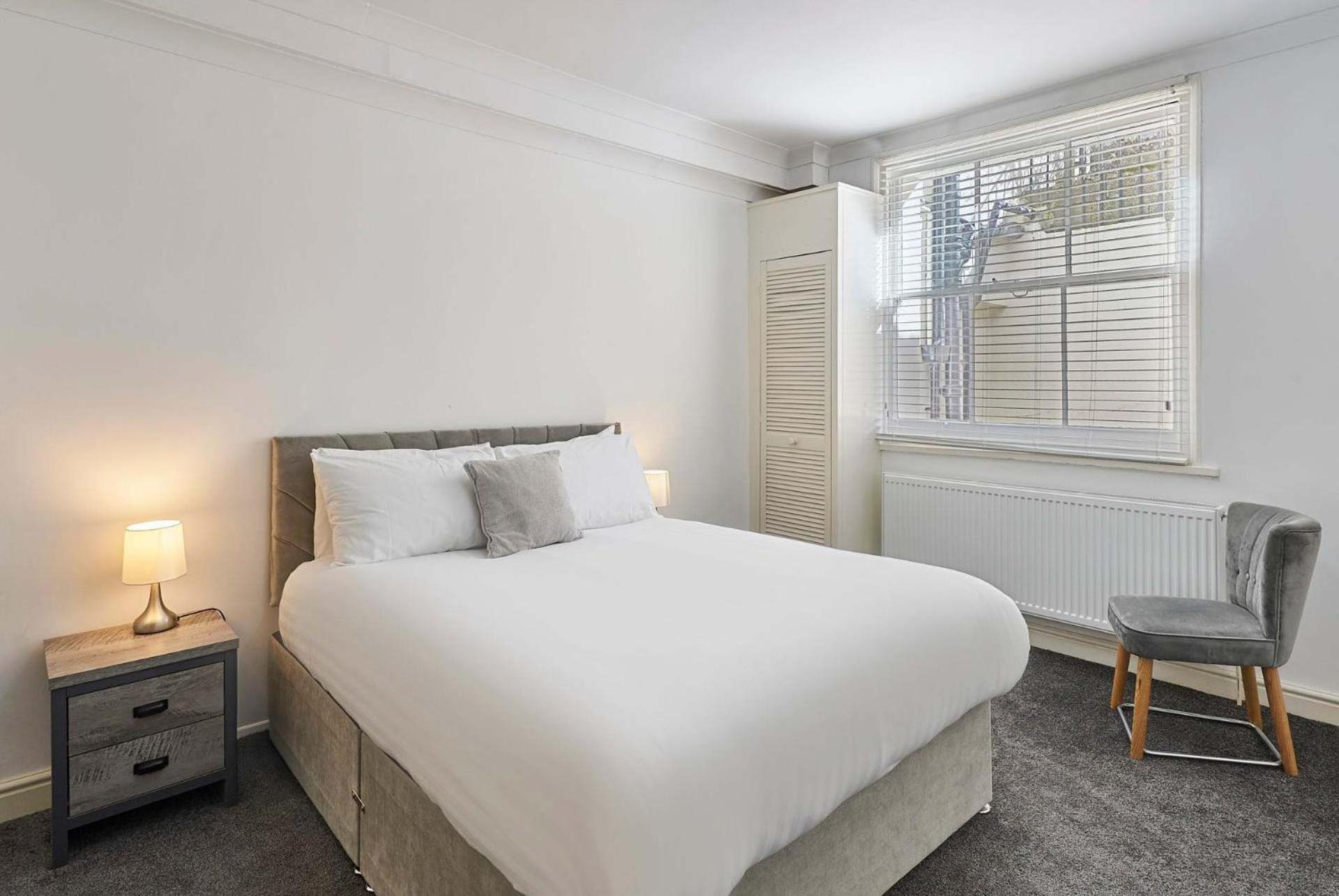 Host & - Cambridge Road *