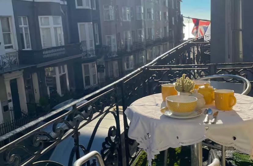 Apartment Seaside Balcony - Reduced Rates - Scaffolding Brighton