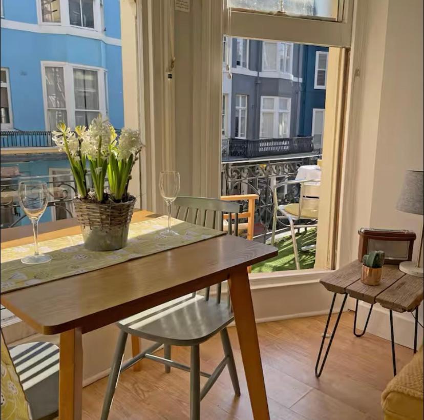 Apartment Seaside Balcony - Reduced Rates - Scaffolding *