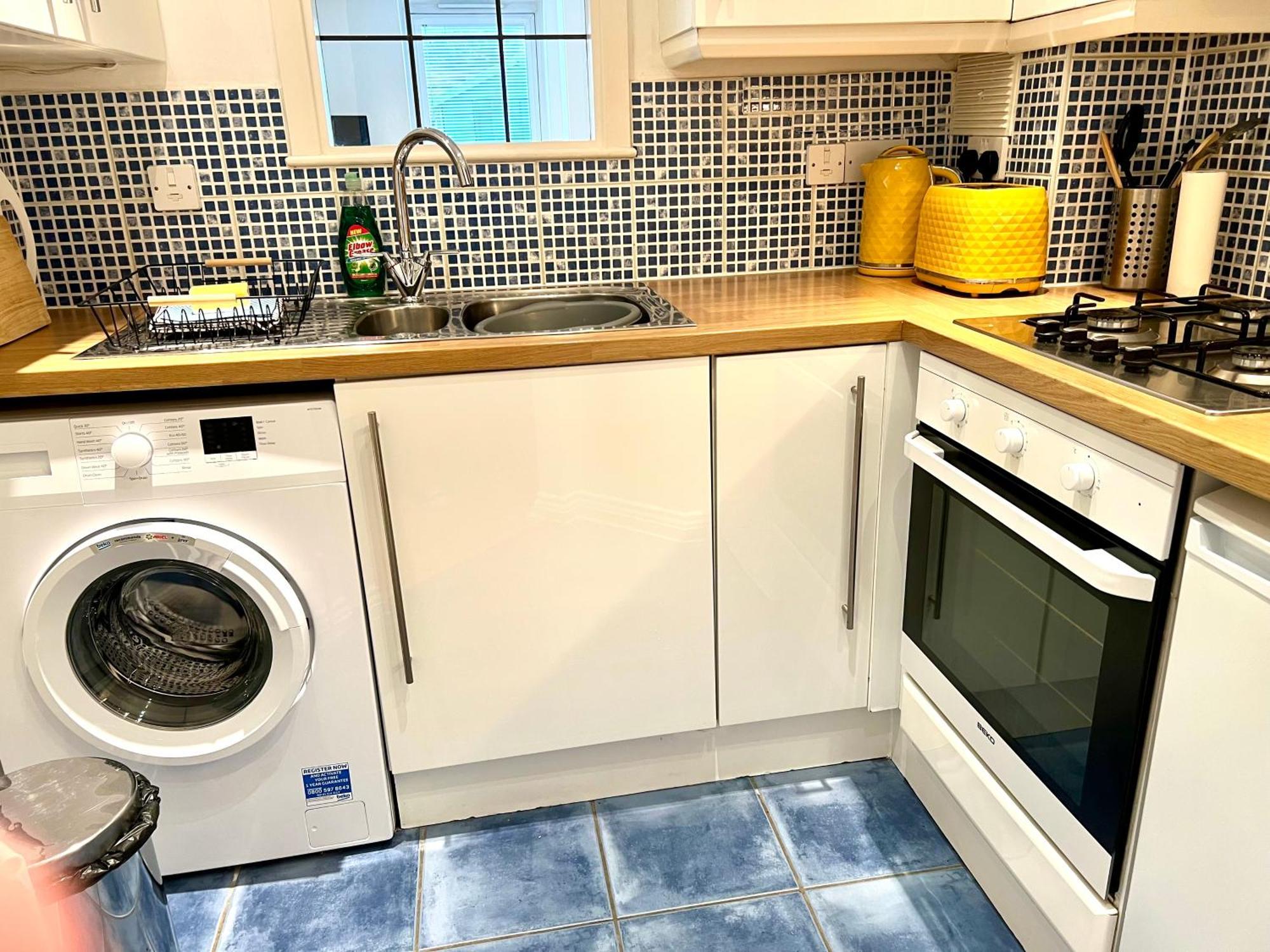 Apartment Marina Waves Apartment- Brighton, Free Parking, Patio, Ground-floor Home, Sleeps 3