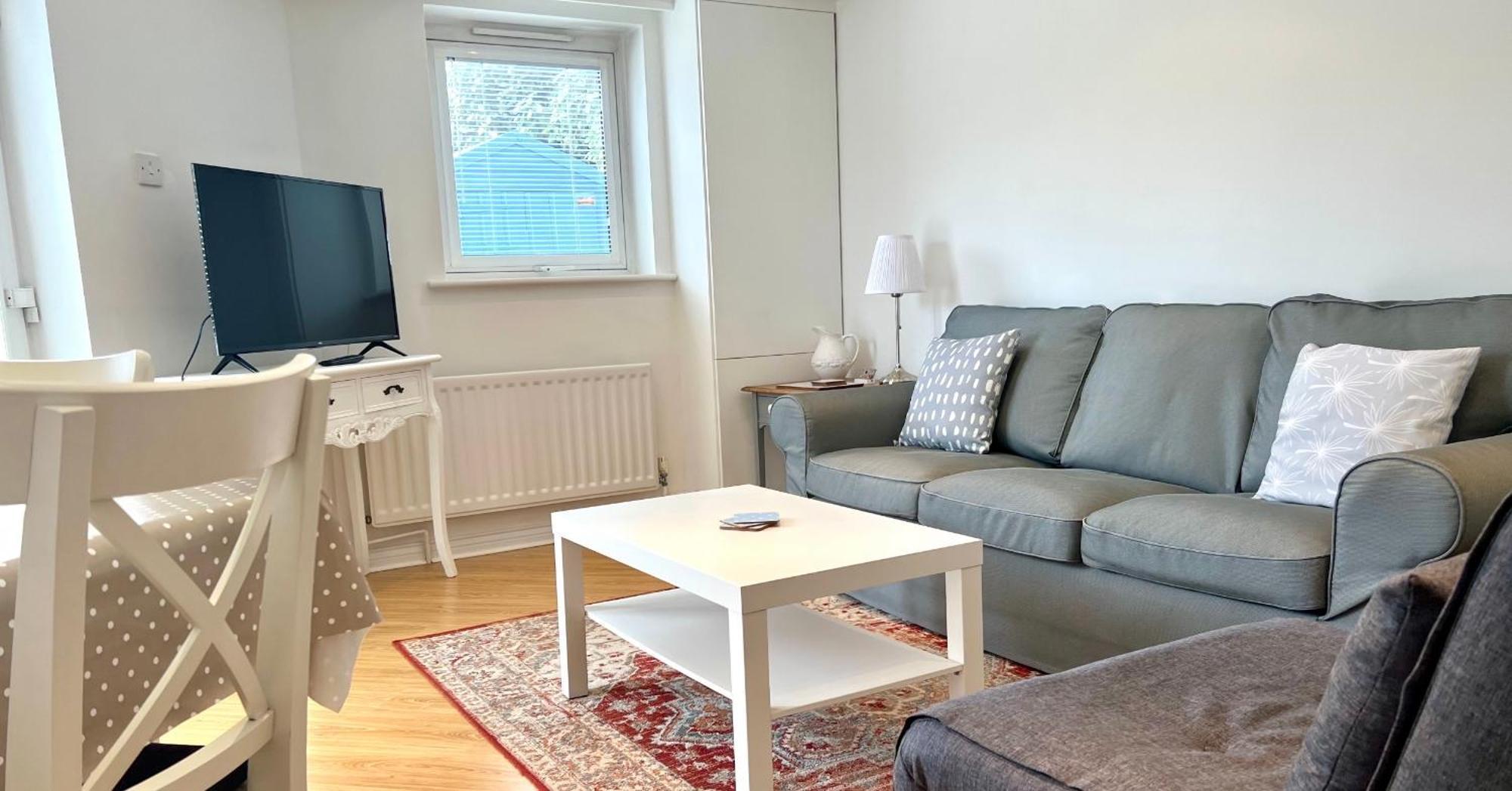 Marina Waves Apartment- Brighton, Free Parking, Patio, Ground-floor Home, Sleeps 3