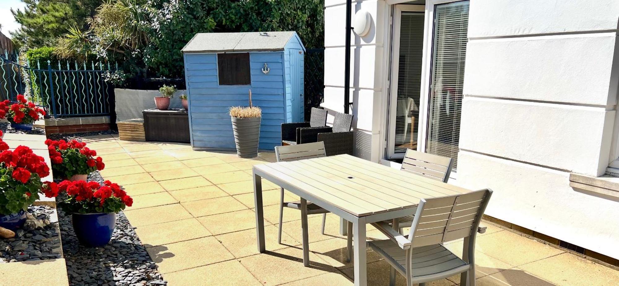 Marina Waves Apartment- Brighton, Free Parking, Patio, Ground-floor Home, Sleeps 3 Apartment *