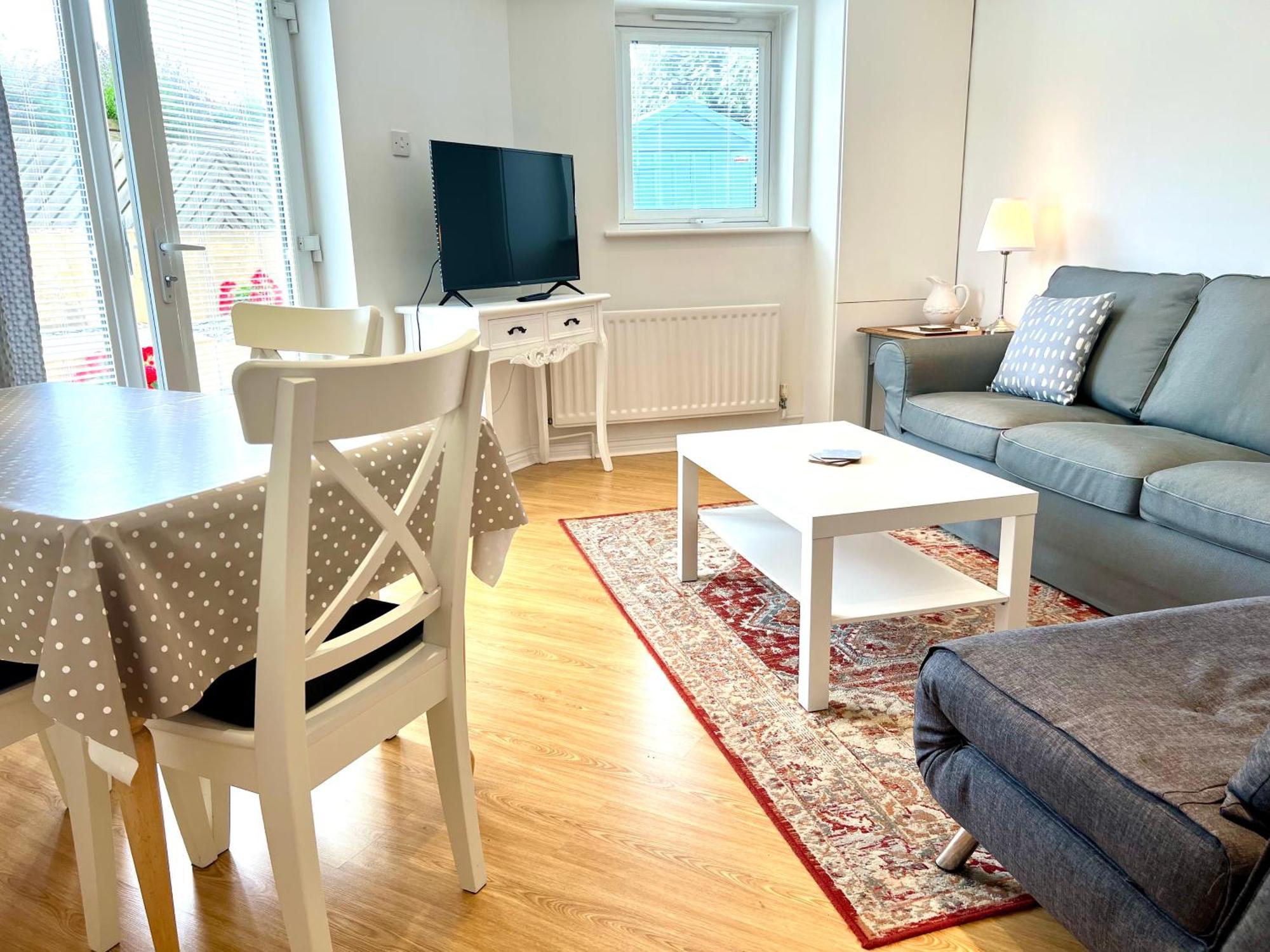 Apartment Marina Waves Apartment- Brighton, Free Parking, Patio, Ground-floor Home, Sleeps 3 *