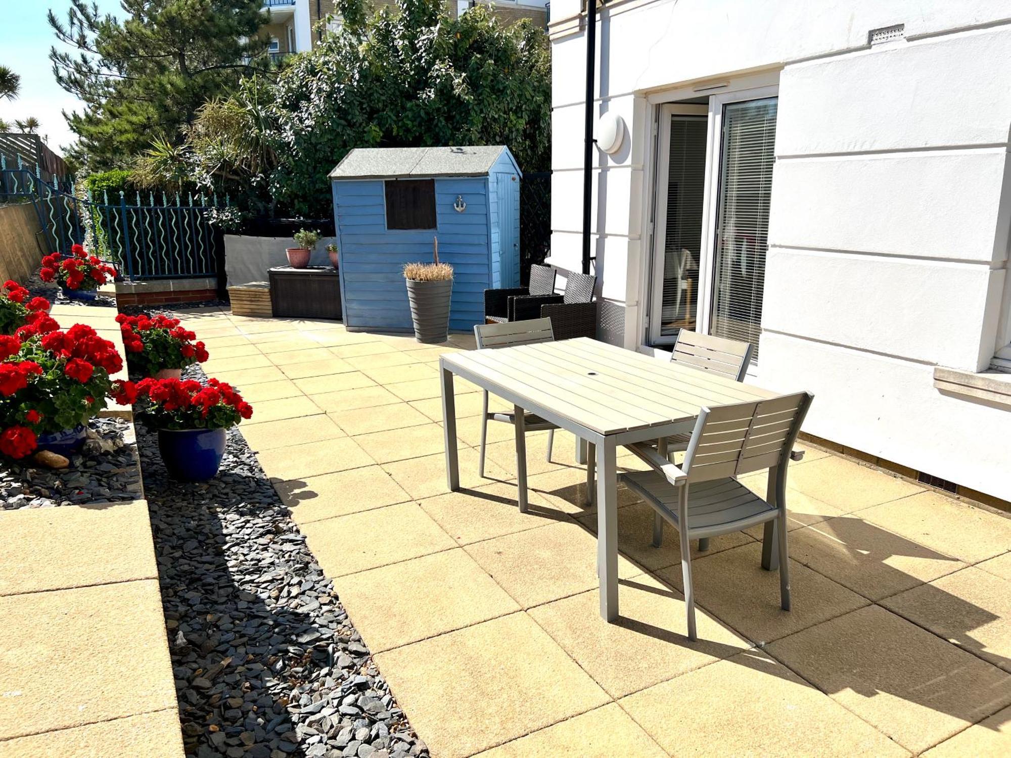 Marina Waves Apartment- Brighton, Free Parking, Patio, Ground-floor Home, Sleeps 3 Brighton