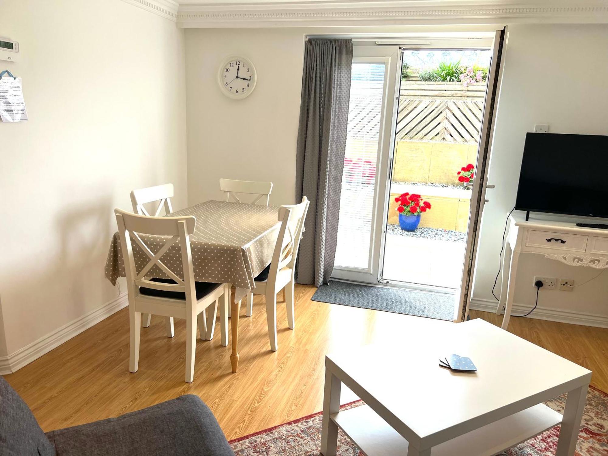 Marina Waves Apartment- Brighton, Free Parking, Patio, Ground-floor Home, Sleeps 3