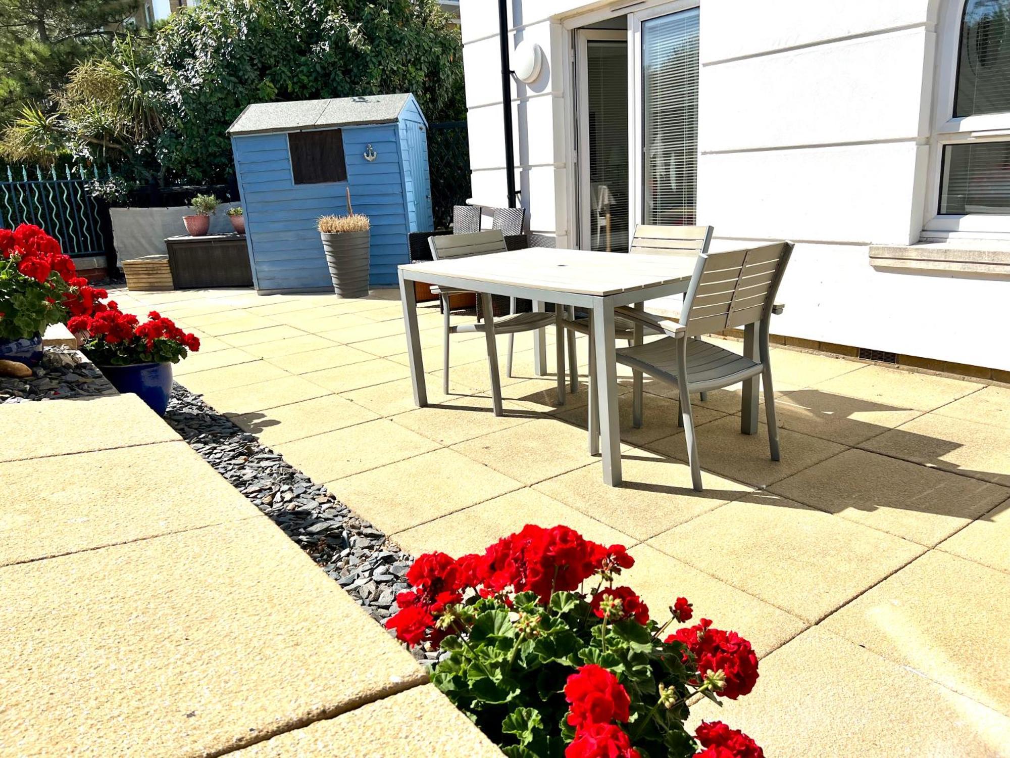 Marina Waves Apartment- Brighton, Free Parking, Patio, Ground-floor Home, Sleeps 3 * Brighton