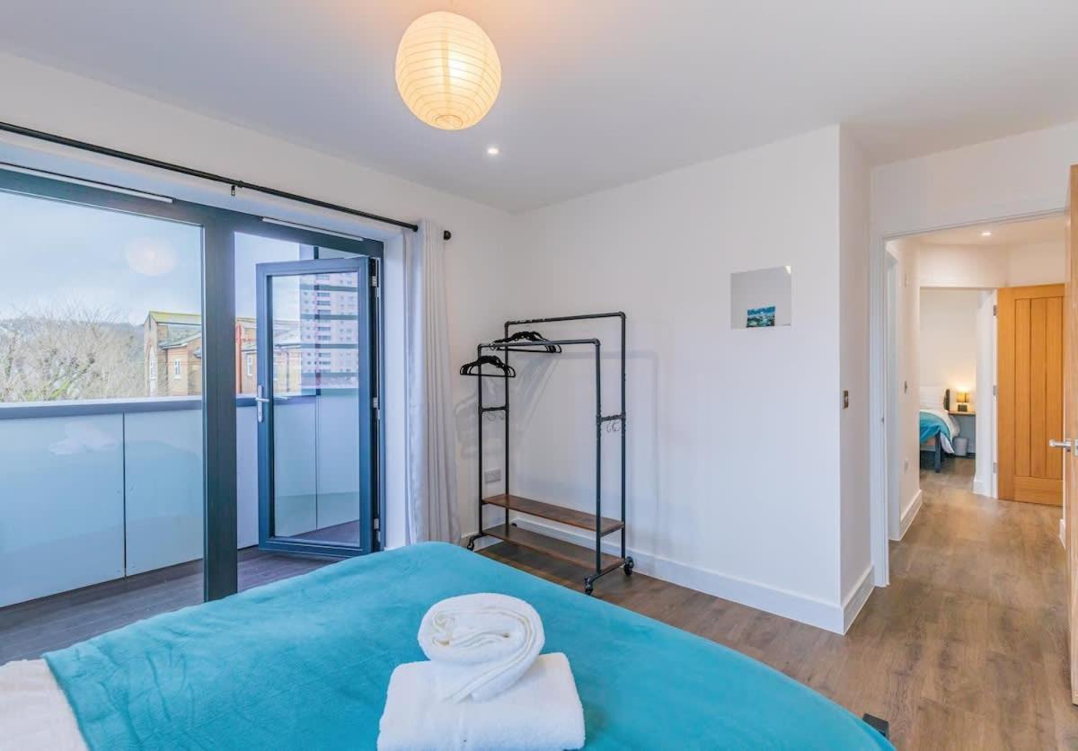 2 Bed 2 Bath Near College, Beach, Hospital - Long Offers Brighton