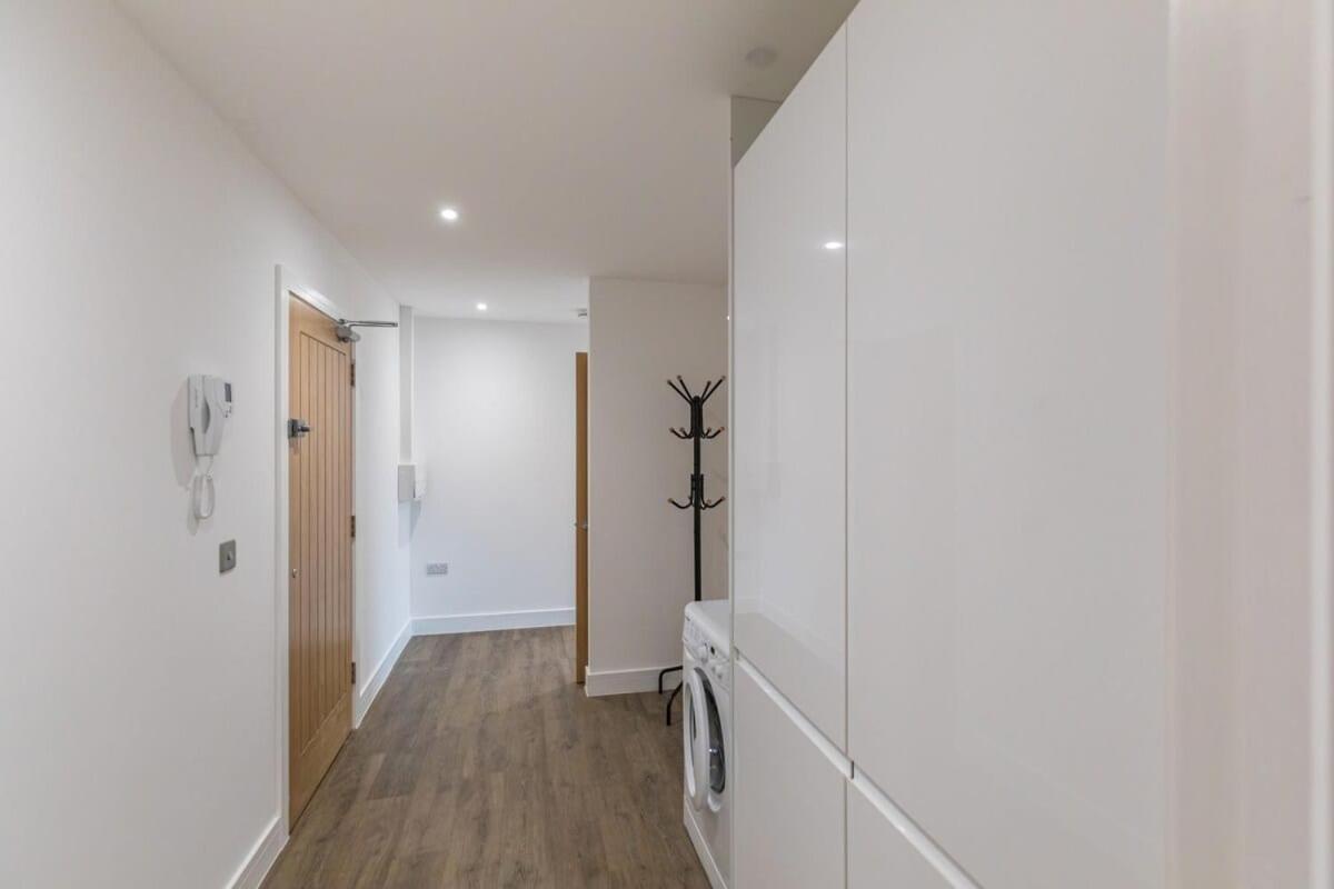 2 Bed 2 Bath Near College, Beach, Hospital - Long Offers *
