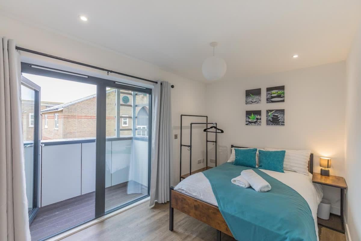 2 Bed 2 Bath Near College, Beach, Hospital - Long Offers * Brighton