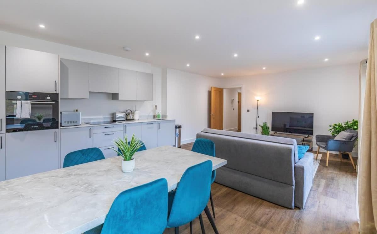 2 Bed 2 Bath Near College, Beach, Hospital - Long Offers Apartment