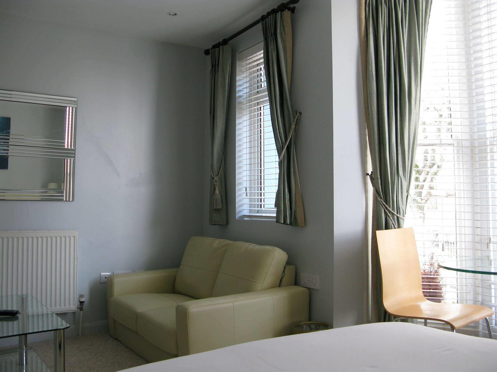 Oyo Lifestyle Sea Breeze Brighton