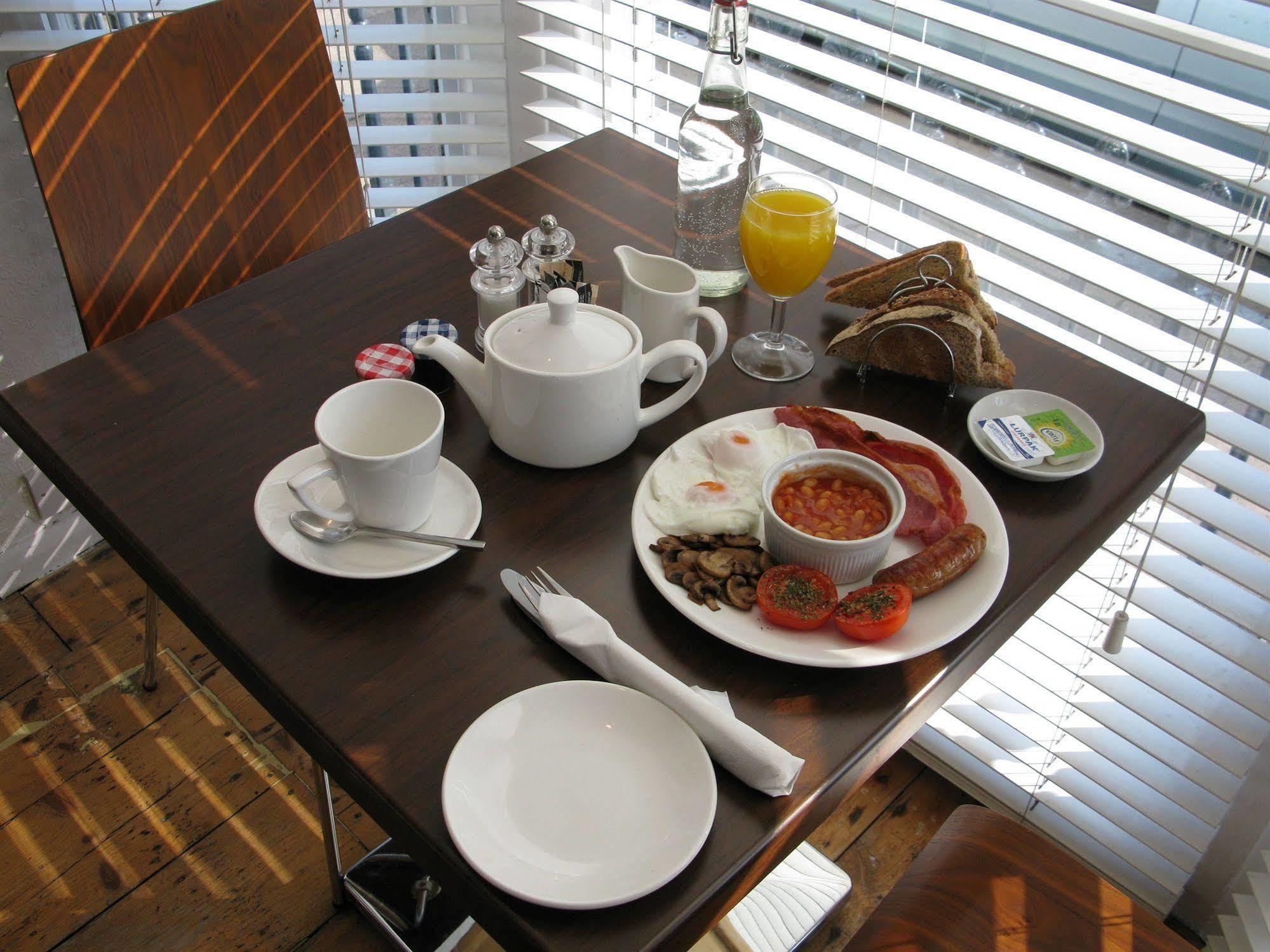 Oyo Lifestyle Sea Breeze Guest house Brighton