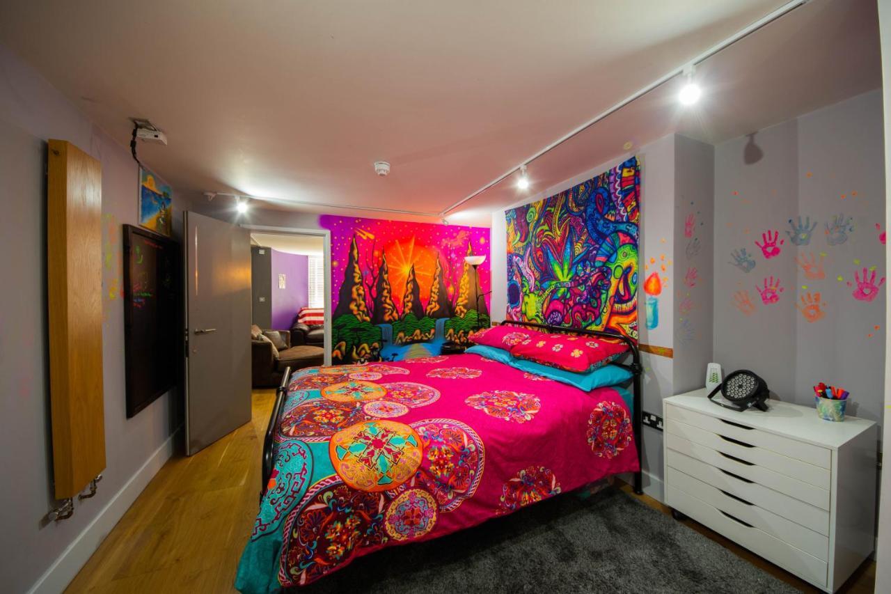Funky By The Pier, 3 Bedrooms, Sleeps 10 Apartment