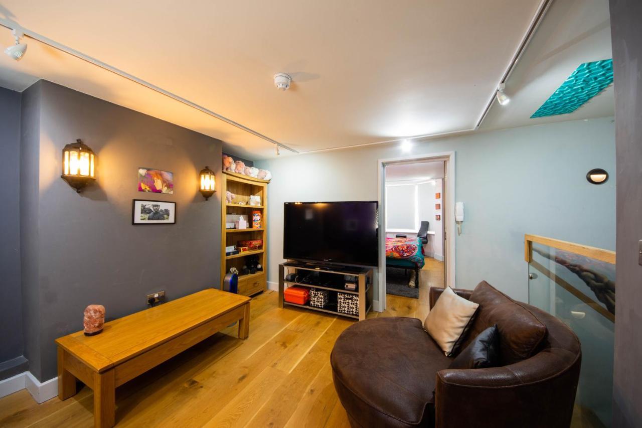 Apartment Funky By The Pier, 3 Bedrooms, Sleeps 10 Brighton